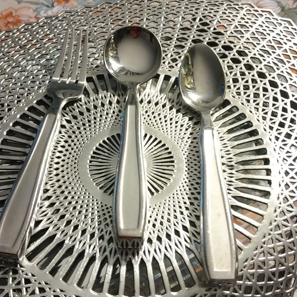 Utensils for Dinnerware - Picture 10 of 12